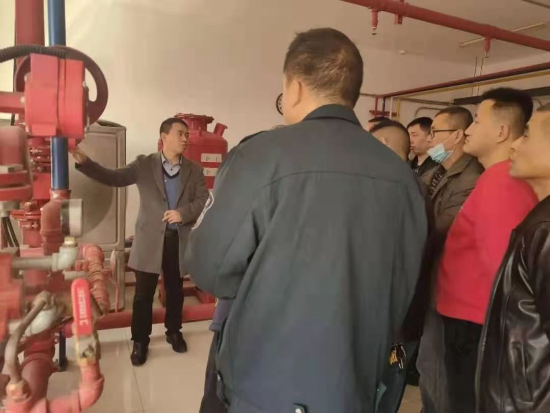 为义乌商贸城消防控制室人员开展消防安全知识培训